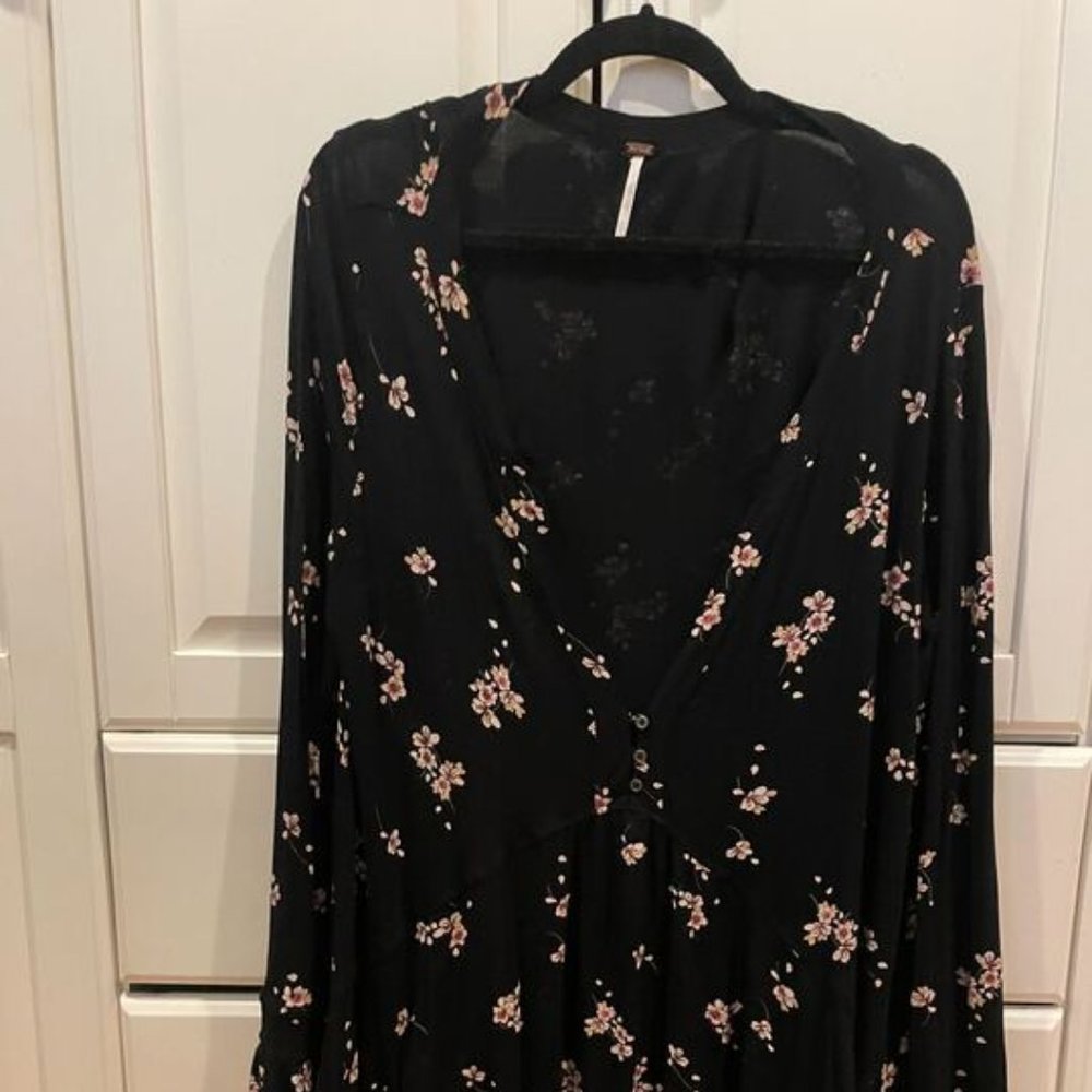 FREE PEOPLE Sz L BELLA LONG BELL SLEEVE FLORAL PRINTED TUNIC DRESS BLACK